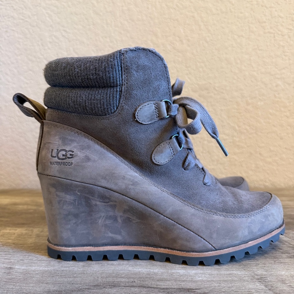 UGG Kriston waterproof Lug Sole wedge boots in a taupe suede Size 8.5